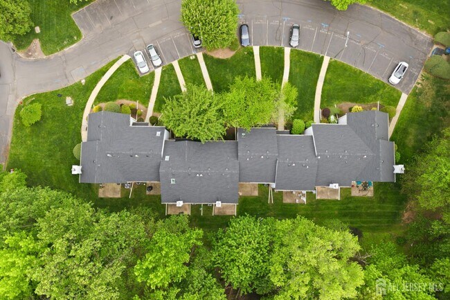 Building Photo - 2804 Cricket Cir