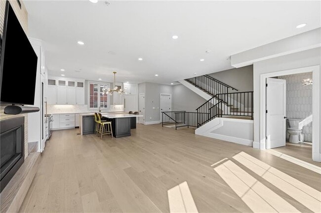 Building Photo - 5133 Fifth Ave