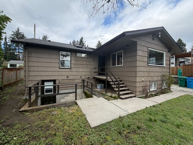 Building Photo - Beautifully Updated Ridgecrest 4-Bedroom Home 1/2 Month Rent Concession!!!