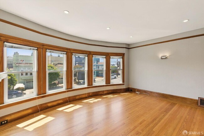 Building Photo - 2314 26th Ave