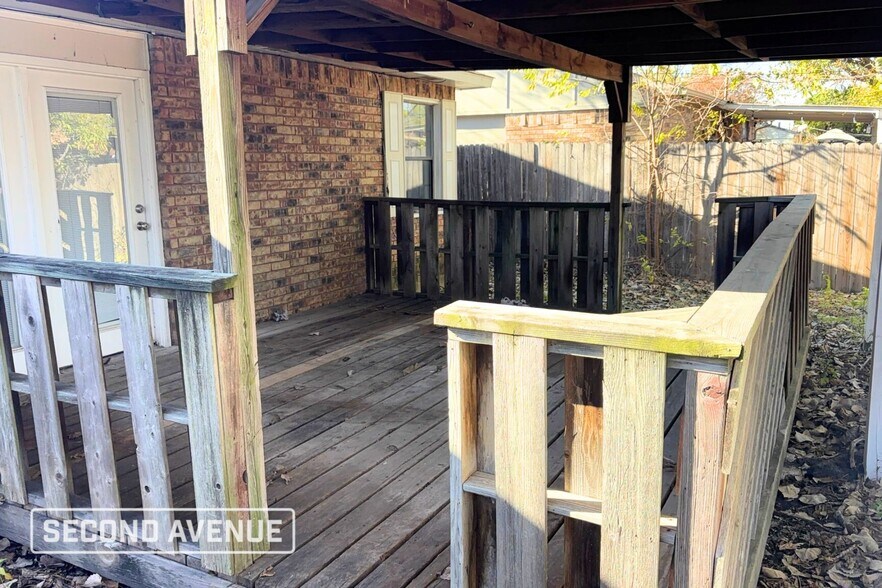 Building Photo - 416 Woodcrest Way