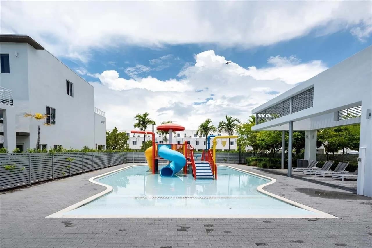 Private Water Park - 10260 NW 63rd Ter