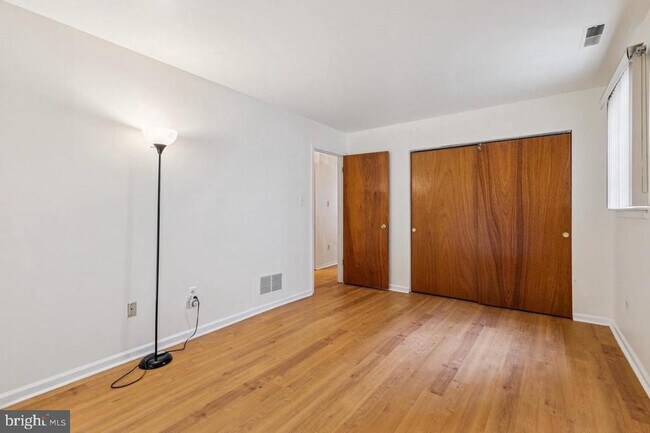 Building Photo - 223 Parker Ave