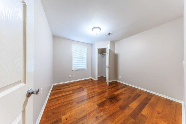 Building Photo - Quaint East Nashville Home for Lease w/ Month-to-Month Lease Options!