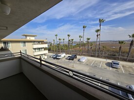 Building Photo - Laguna Del Rey