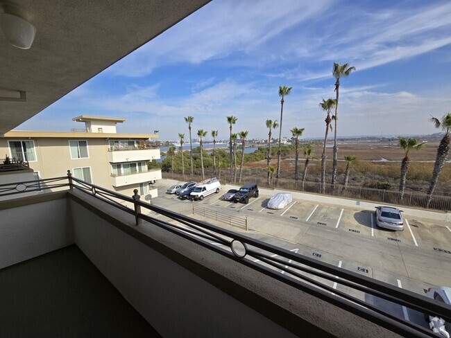 Building Photo - Laguna Del Rey