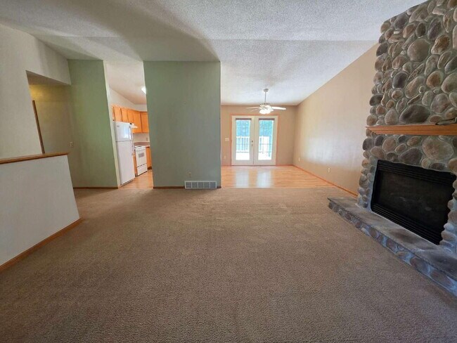 Building Photo - 4 Bedroom 2 Bathroom Home on 5 Acres with Shop, New Deck & Attached Garage