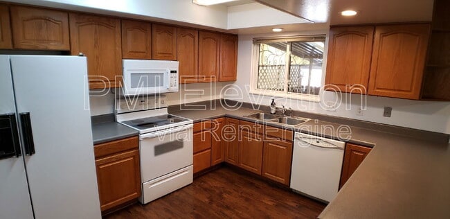 Building Photo - 9025 Mansfield Ave