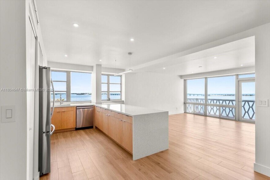 Primary Photo - 1430 Brickell Bay Dr