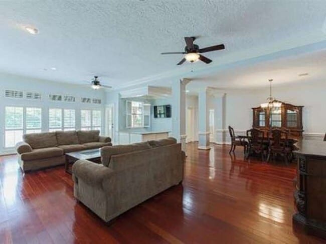 Building Photo - 20115 Echo Falls Dr