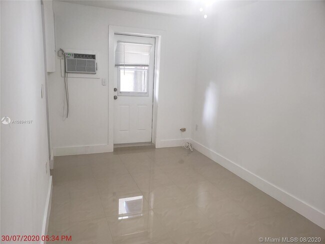 Building Photo - 1321 SW 8th St