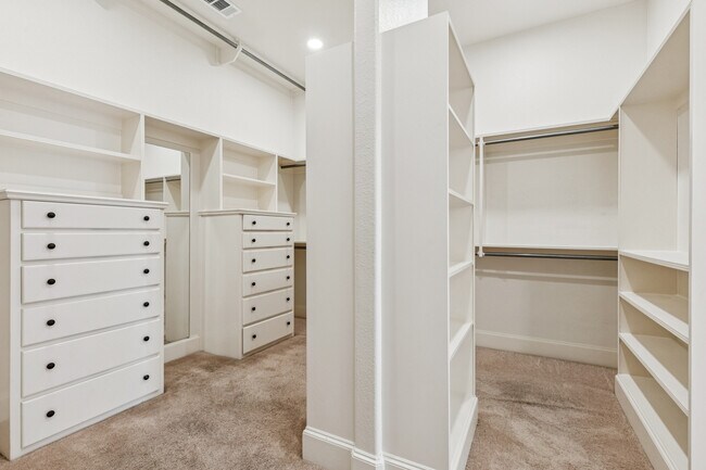 Building Photo - 6139 Belmont Ave