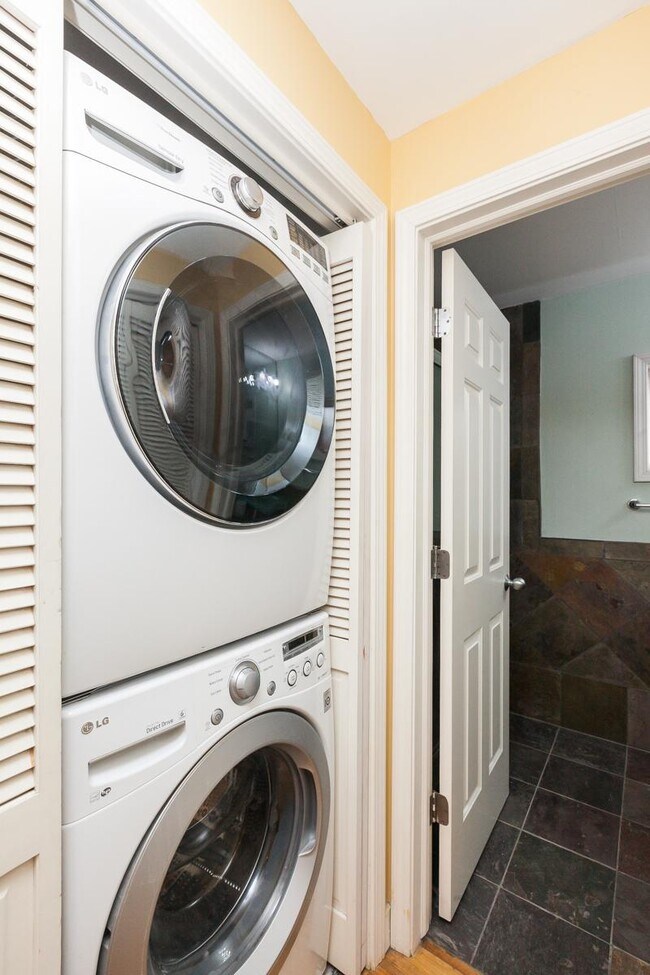 Building Photo - 2 bedroom in Chicago IL 60642