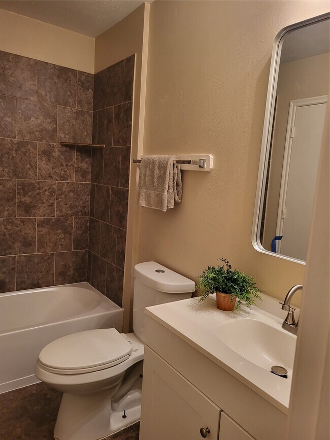 Building Photo - 7302 Legacy Pines Dr