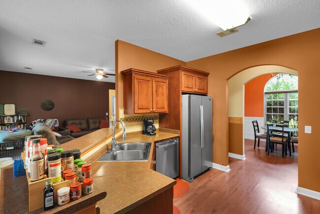 Building Photo - 68 Lincoln Way