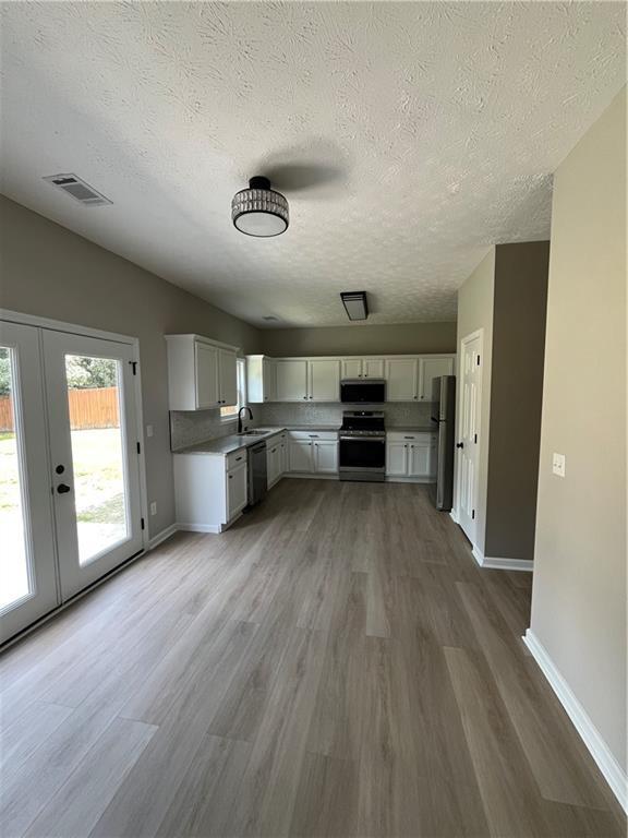 Building Photo - 2147 St Albans Pl