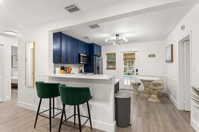 Building Photo - 1425 NE 5th Terrace