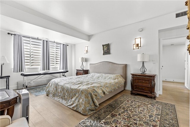 Building Photo - 818 N Doheny Dr