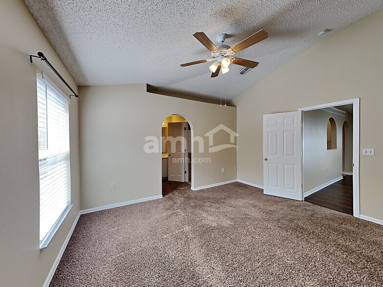 Building Photo - 2724 Maderia Cir