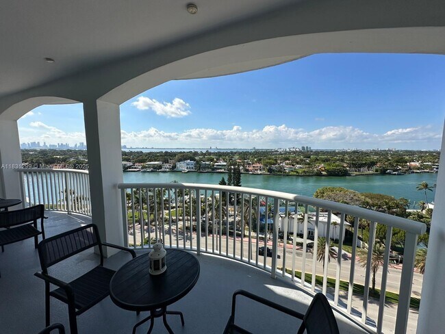 Primary Photo - 5401 Collins Ave
