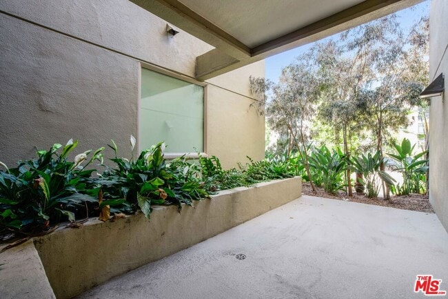 Building Photo - 13044 Pacific Promenade