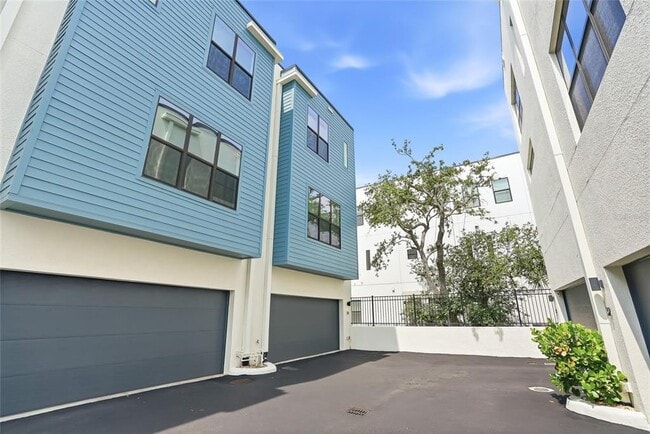 Building Photo - 4810 W McElroy Ave