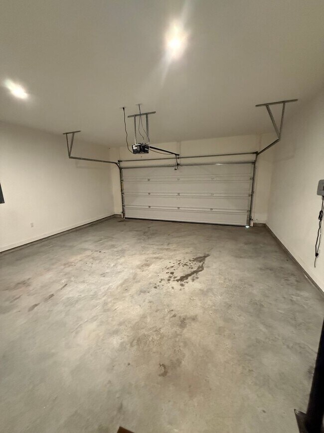 Building Photo - ** 4 Bed 2.5 Bath located in Pike Road ** Call 334-366-9198 to schedule a self-tour