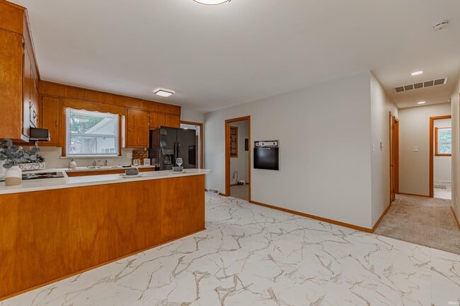 Building Photo - 812 S Cullen Ave
