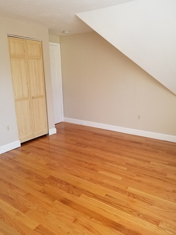 Building Photo - 593 Park St