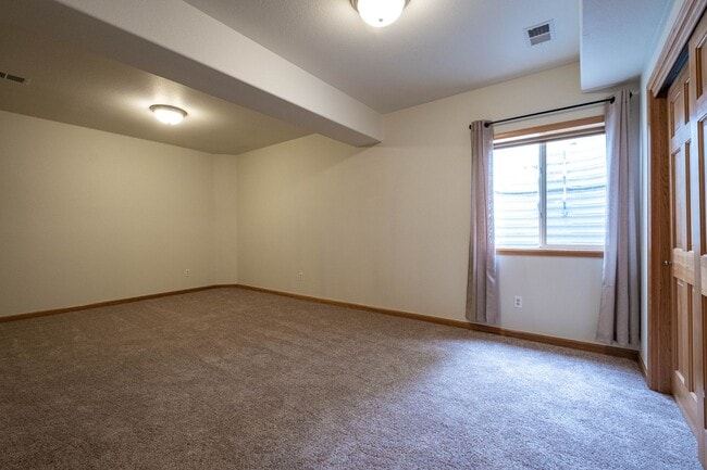 Building Photo - 4 Bed 3 Bath Home in Highlands Meadows - Windsor!