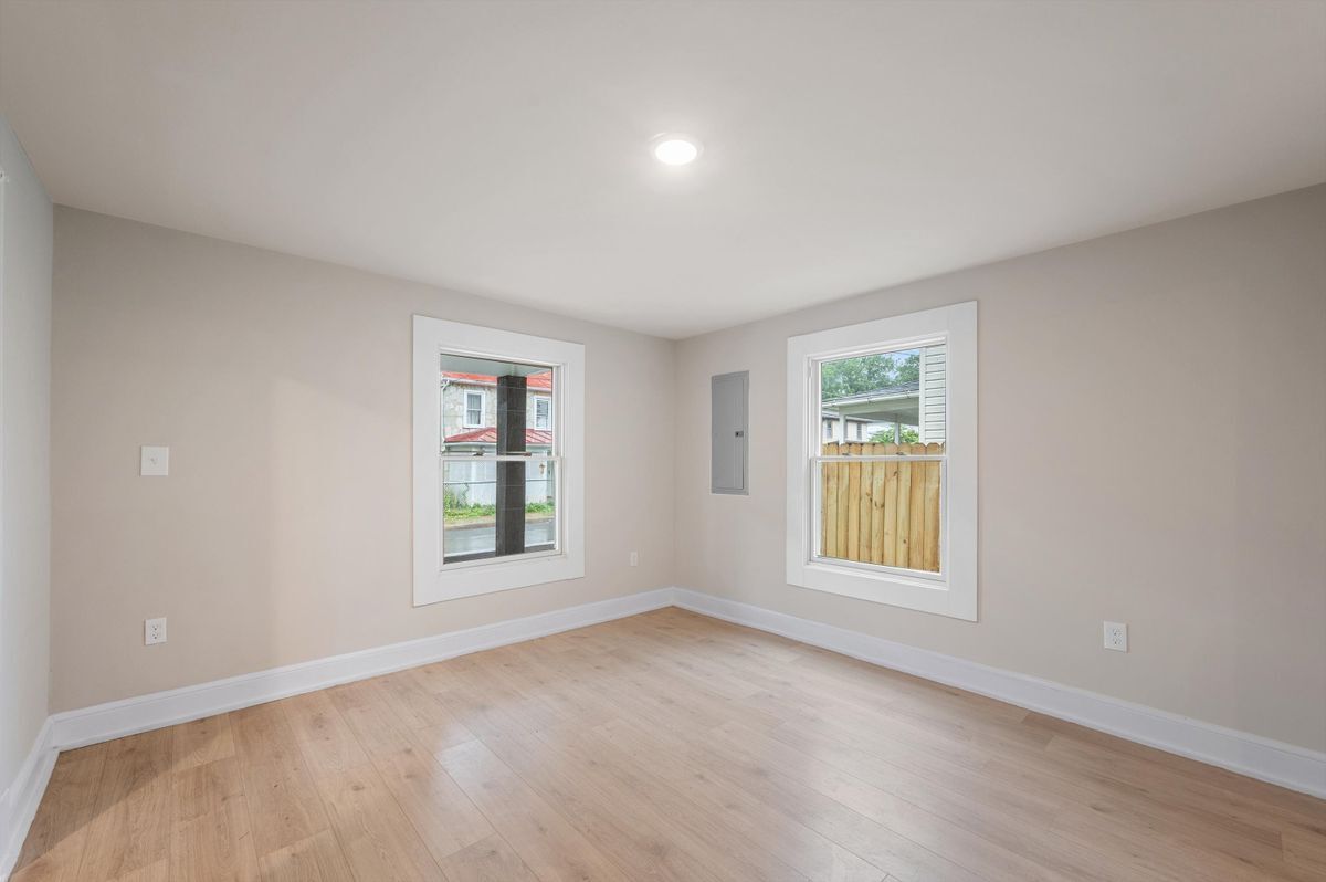 Building Photo - 553 Highland Ave