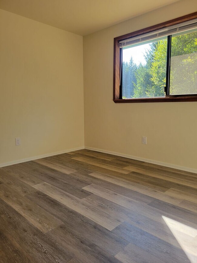 Building Photo - Cozy 2 bedroom Cottage on Acreage in Port ...