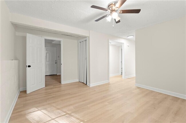 Building Photo - 2116 Scarbrough Rd