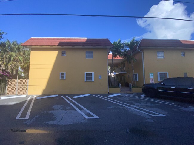 Building Photo - 211 Lake Ave