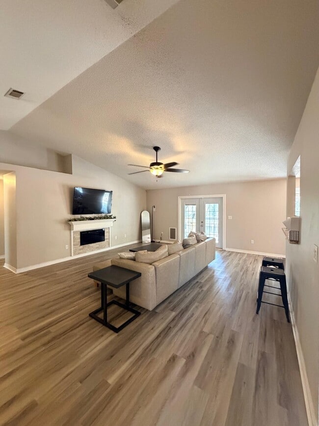 Building Photo - 205 Villacrest Dr