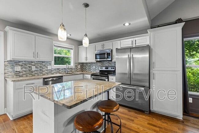 Building Photo - 335A Edith Ave