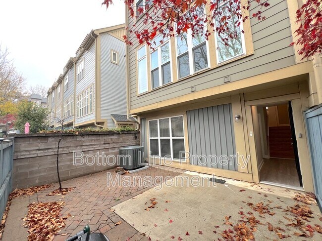 Building Photo - 738 Garden District Dr