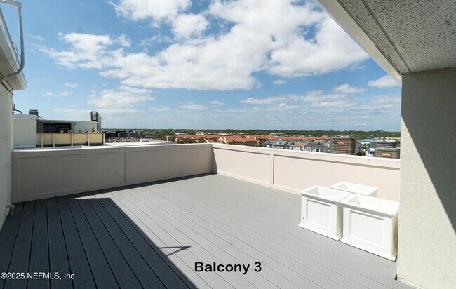 Building Photo - 2100 Ocean Dr S
