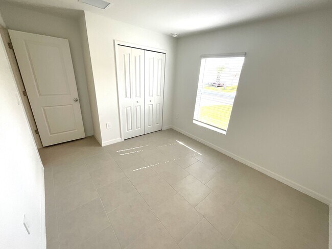 Building Photo - 11961 Savanna Lks Blvd