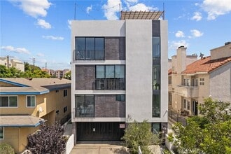 Building Photo - 2432 Penmar Ave