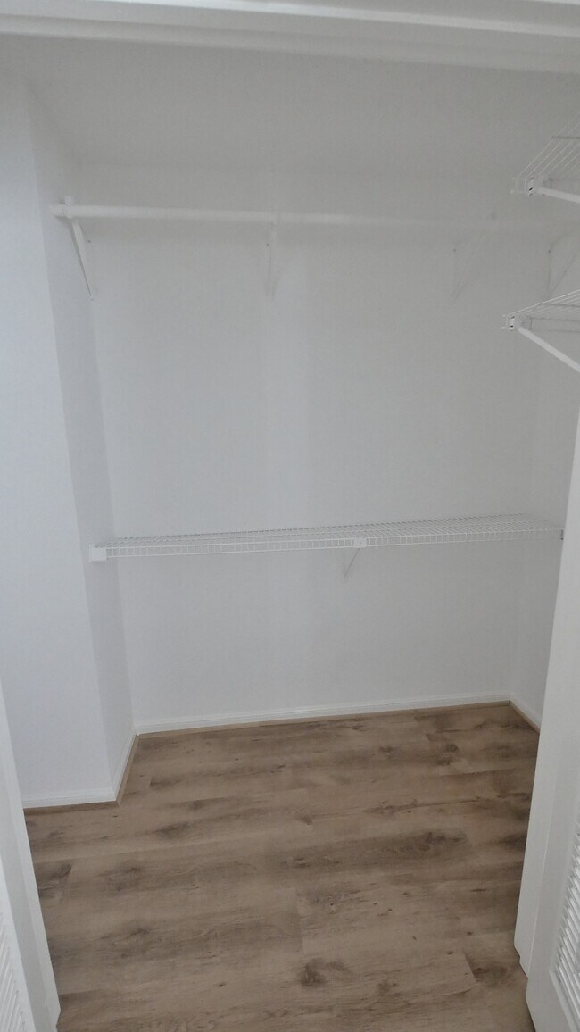 Building Photo - 800 Country Pl Dr