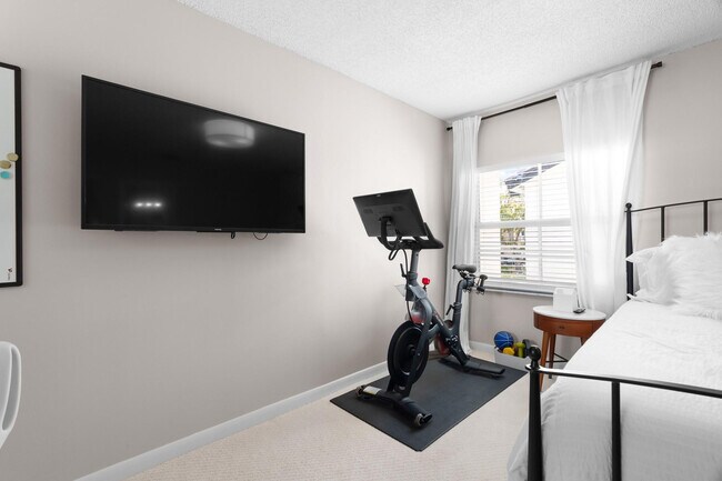 Building Photo - 1321 Bayview Dr