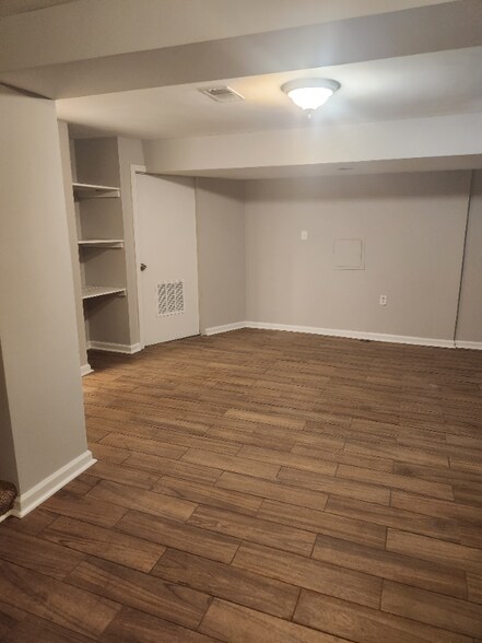 Building Photo - 8812 Cortland Ln
