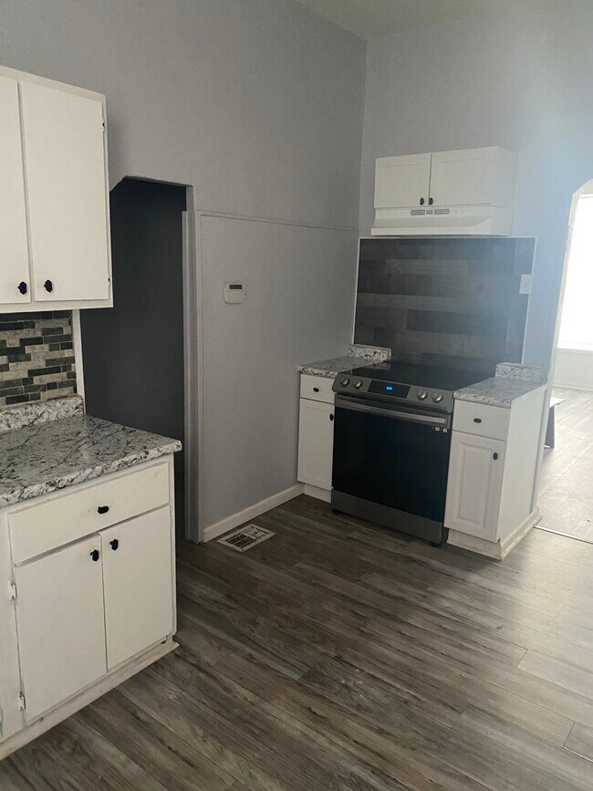 Building Photo - 3209 Iowa Ave