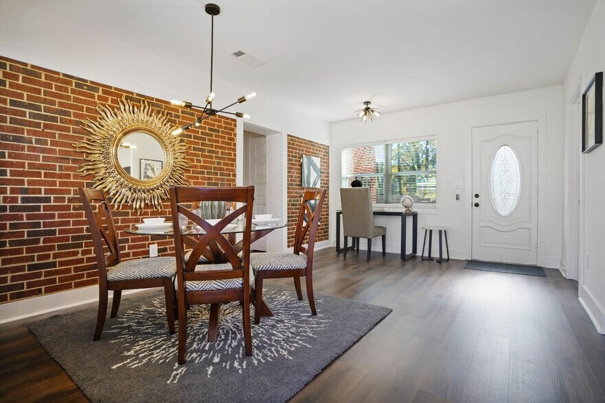 Building Photo - 2234 Edgemore Dr SE