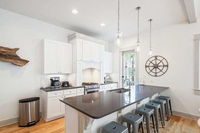 Building Photo - 110 E Blue Crab Loop