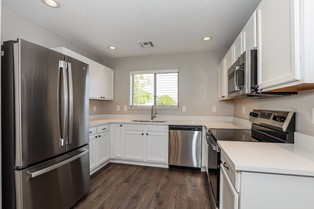 Building Photo - 1101 E Desert Rose Trail