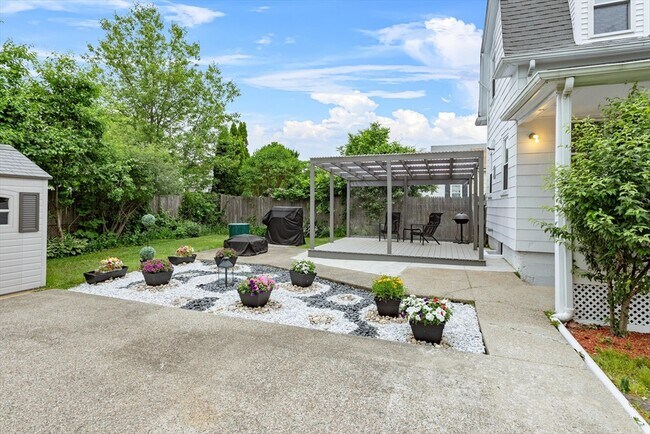 Building Photo - 39 Grandfield St