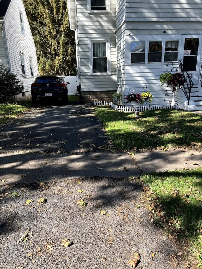 Building Photo - 160 Stafford Ave