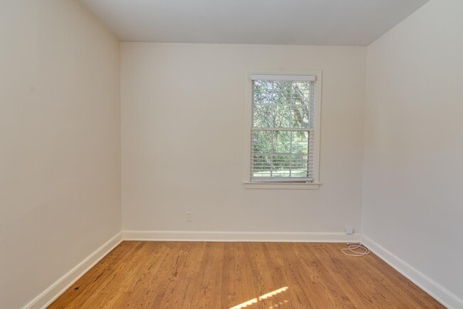 Building Photo - 695 Berry Rd